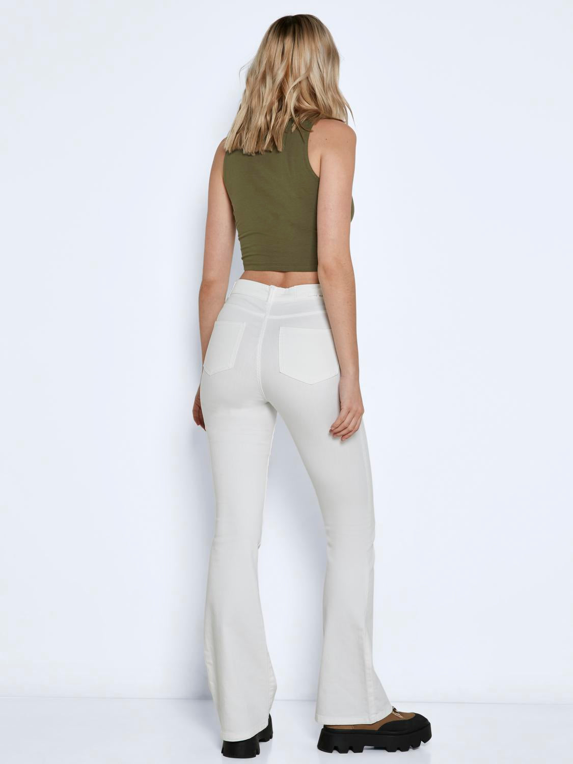 model_shot-front_full